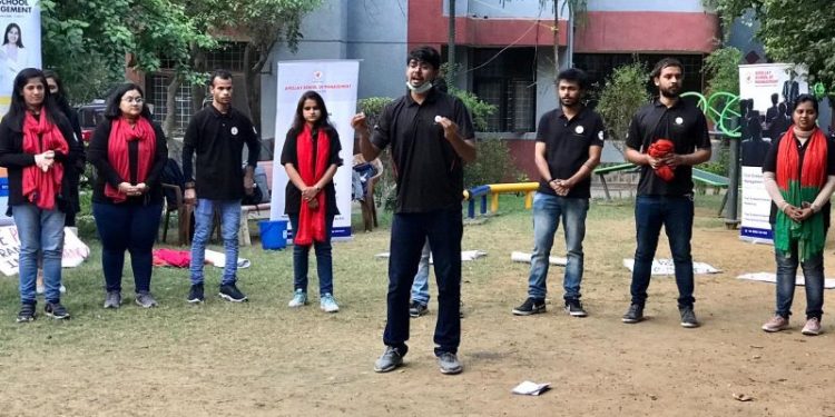 Apeejay School of Managementsensitizes on Air Pollution via Street Play