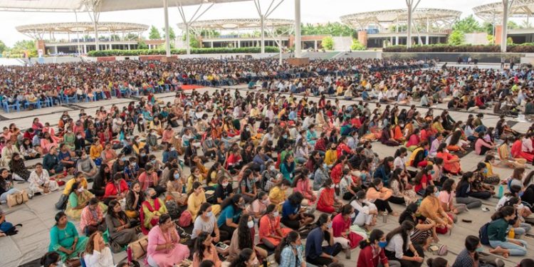 The International ‘Rising with Kindness’ Youth Summit attracts over 12,000 participants