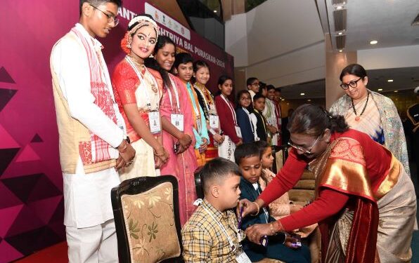 President of India presents Pradhan Mantri Rashtriya Bal Puraskar to 19 children