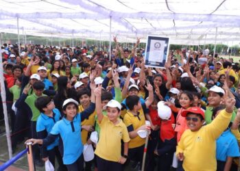 A New GUINNESS WORLD RECORDS (TM) for Most contributions to ‘Handprint Painting in One Hour’ with the aim to ‘Promote Water Conservation’ by students at Shiv Nadar School chain