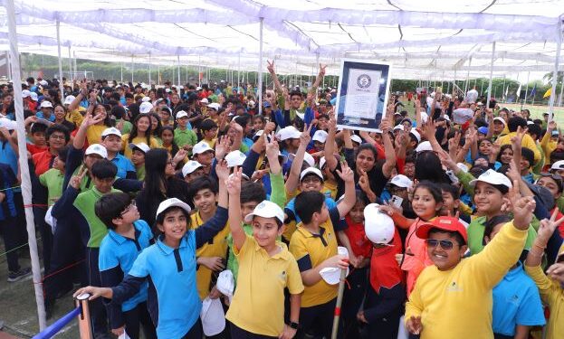 A New GUINNESS WORLD RECORDS (TM) for Most contributions to ‘Handprint Painting in One Hour’ with the aim to ‘Promote Water Conservation’ by students at Shiv Nadar School chain