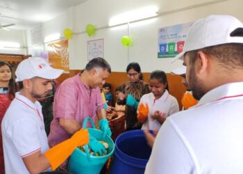 H&M under CSR supports entrepreneurial venture of a group of Gokulpuri youth from YIAL for producing  floor cleaner from organic waste