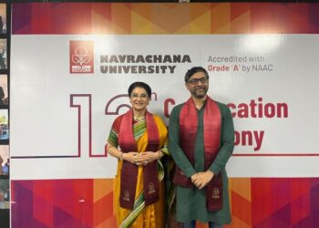 Navrachana University Convocation confers degrees on 707 students
