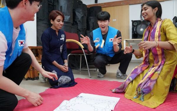 Student group from Yeungnam University on exchange trip to India meet Indian students at Korean Centre