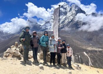Seven Welham Girls’ School Students with two teachers expeditioned Everest Base Camp