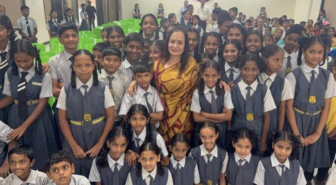 Gyaan Daan’ Initiative: Smita Thackeray Distributes Educational Material at Vesave Vidya Mandir 