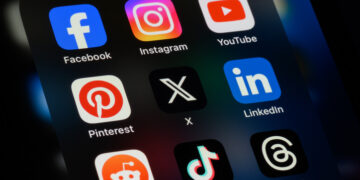 Karnataka and Andhra Pradesh announce plans to ban Social Media use for children, mirrors global moves