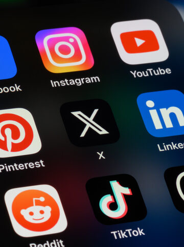 Karnataka and Andhra Pradesh announce plans to ban Social Media use for children, mirrors global moves