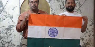 ‘Flag Man’ spreads awareness on respectful handling of the Tiranga (the National Flag)
