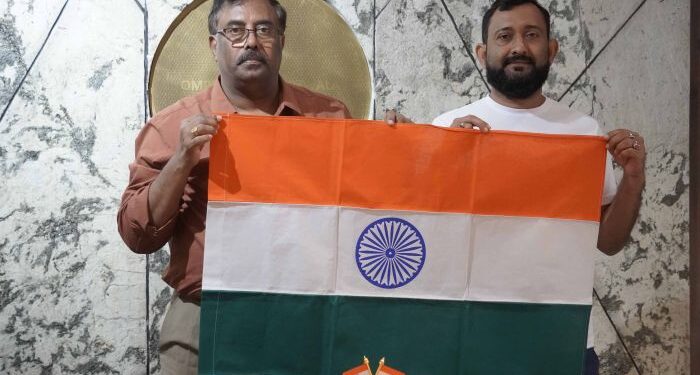 ‘Flag Man’ spreads awareness on respectful handling of the Tiranga (the National Flag)