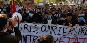 France’s School Protests Spread to Universities as Govt Opens Dialogue with Students